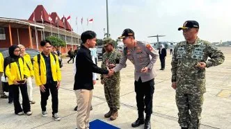 Gibran dan Pratikno Ajak Mahasiswa UI Terbang ke Sikka untuk Trauma Healing Pasca Gempa NTT Gibran bawa mahasiswa UI ke NTT