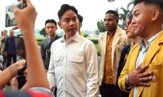 Denny Indrayana Desak Gibran Mundur dari Kursi Wapres, Sebut Demi Menyelamatkan Bangsa Gibran rakabuming wapres kritik politik