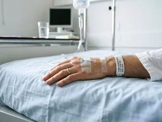 Viral Pasien BPJS Menunggu 8 Jam Berakhir Meninggal, Komentar Nakes dan Dokter di Sosial Media Malah Minim Empati Ilustrasi pasien kritis bpjs