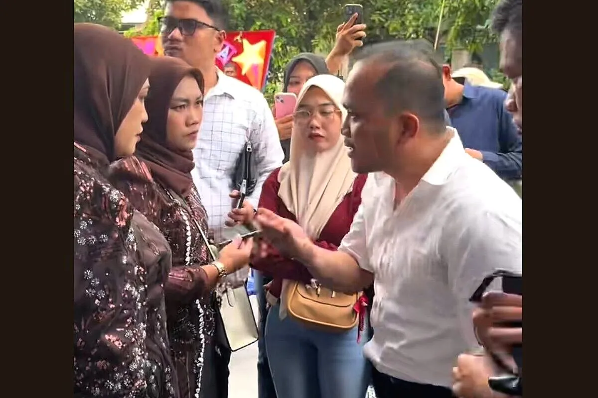 Viral Istri Sah Labrak Suami di Resepsi Pernikahannya! Bawa Buku Nikah, Polisi dan Pengacara Istri sah labrak suami di resepsi