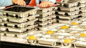 Sekarang Siswa Dilarang Bawa Pulang MBG, Makanan MBG Harus Dimakan dalam 4 Jam, Begini Alasannya Jam konsumsi mbg wajib dicatat