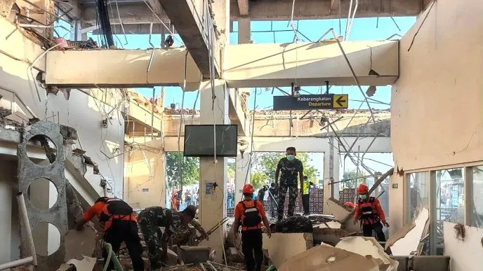 Kerusakan gedung akibat gempa 7M NTT Flores
