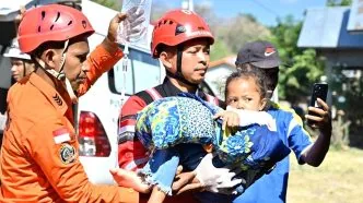Korban gempa NTT mendapat pertolongan