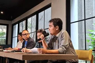 Kuasa hukum yayasan memberi keterangan media