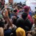 Massa masuk dan gedor pintu kantor bupati gowa