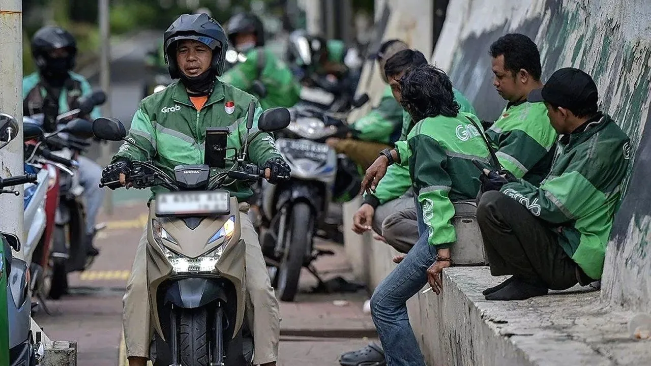 Prabowo Klaim Ojek Online Pendapatannya Naik Signifikan, Komunitas Ojol Langsung Bantah: “Sistem Baru Malah Bikin Buntung!” Ojek online pendapatan driver