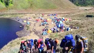 Pendaki di ranu kumbolo gunung semeru