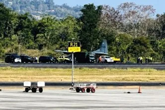 Pesawat cassa tni AL dievakuasi