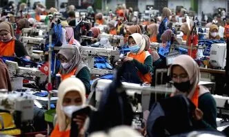 Ribuan Buruh Garmen Indonesia Kena PHK karena Pesanan Uniqlo dan H&M Menurun Phk pekerja industri garmen indonesia