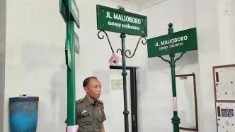 Plang malioboro tiruan disita satpol pp