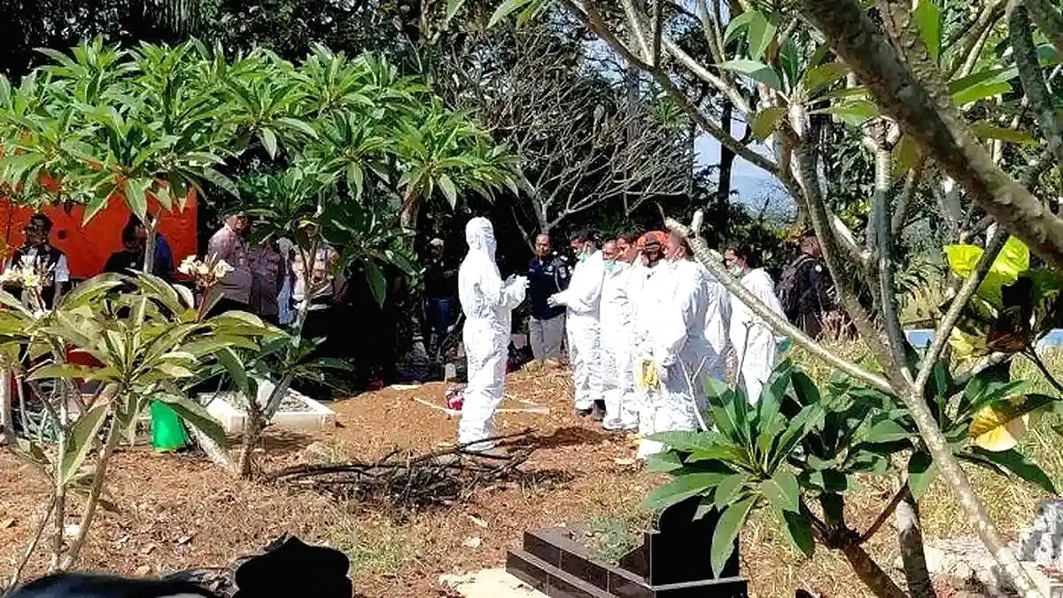 Ada Riwayat Diabetes dan Jantung Tapi Bukan Penyebab Kematian Sutrimo? Hasil Lab Belum Final Proses ekshumasi sutrimo di banyumas