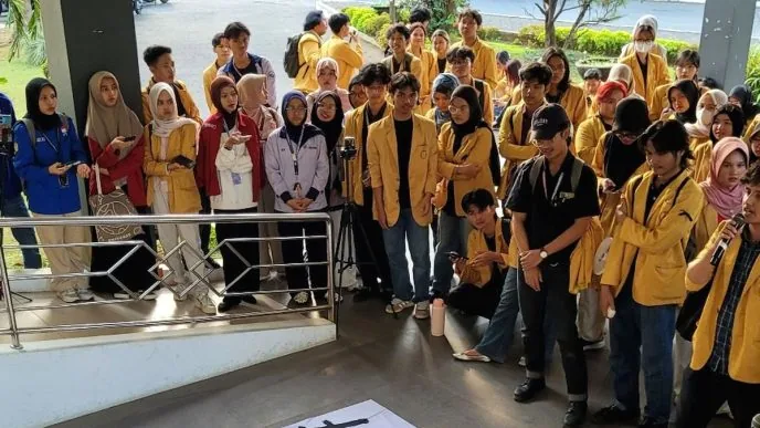 Rektor unsoed didemo mahasiswa