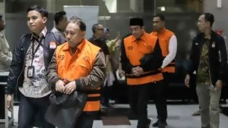 Rektor unsoed pake rompi orange
