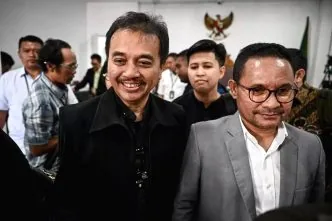 Roy suryo sidang praperadilan berlarut larut