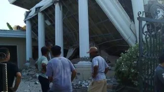 Rumah mantan menkominfo johny g plate ambruk di ntt