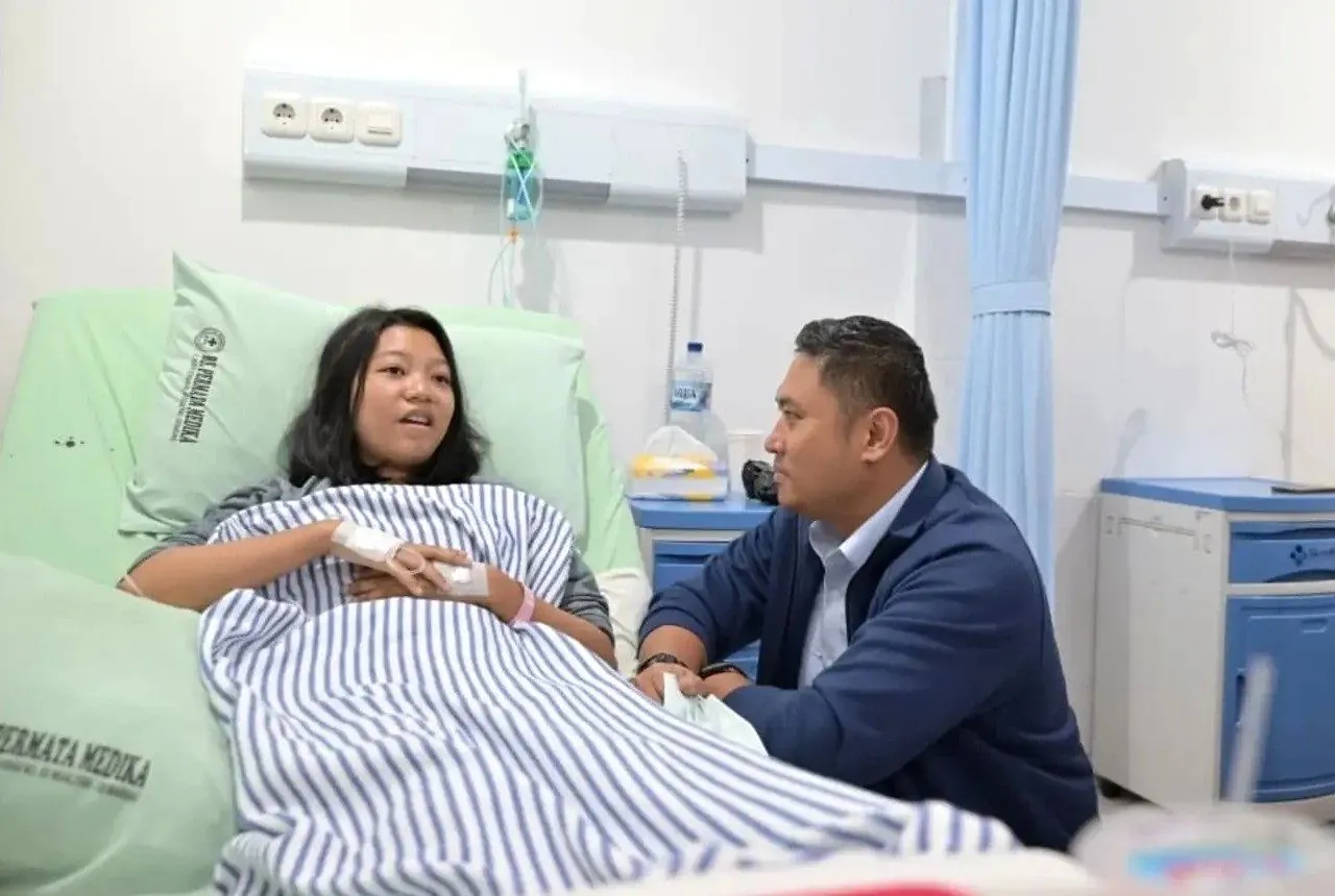 707 Siswa dan Guru SMKN 6 Semarang Diduga Keracunan MBG, Sudaryono Turun Tangan Ancam Bekukan Dapur Penyedia Sudaryono jenguk korban mbg semarang