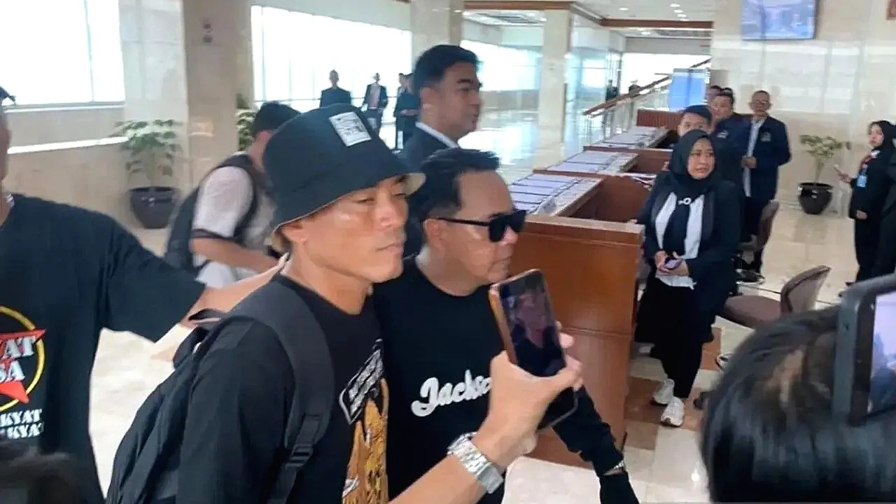 Koordinator AMPB Masuk ke Gedung DPR Hadiri Rapat Paripurna, Ini Harapan Masyarakat Terhadap RUU Perampasan Aset Supriyono masuk ke gedung dpr ikuti rapat paripurna