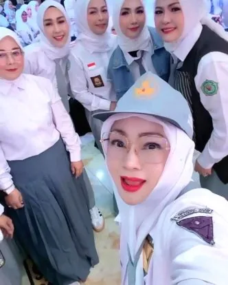 Viral ultah istri sekda kalsel pesta dengan tema SMA
