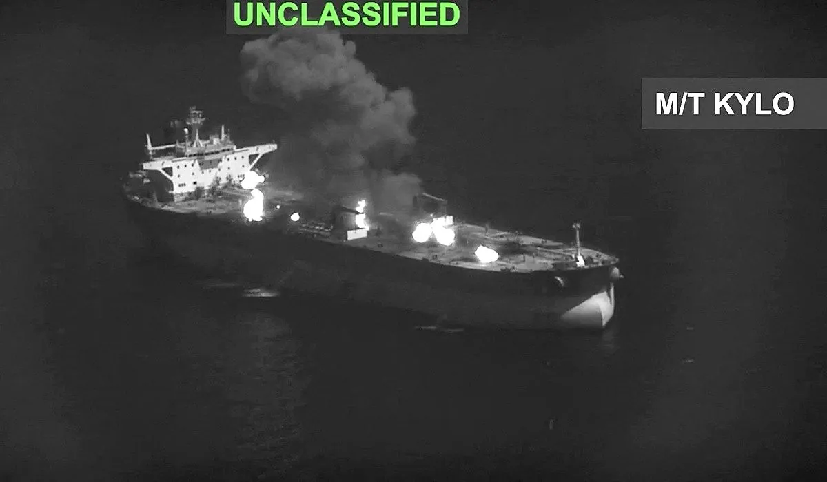 Militer Amerika Serikat Klaim Telah Hancurkan Tiga Kapal Tanker Iran di Teluk Oman 3 kapal tanker Iran diserang AS
