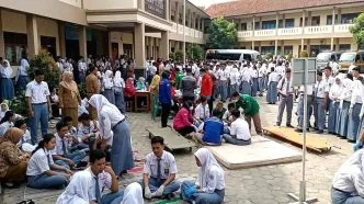 700 siswa dan guru sman1 lasem rembang keracunan mbg