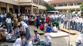 700 siswa dan guru sman1 lasem rembang keracunan mbg