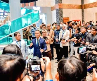 Bahlil Ungkap Alasan Harga BBM Subsidi Dipertahankan Meski Minyak Dunia Melonjak