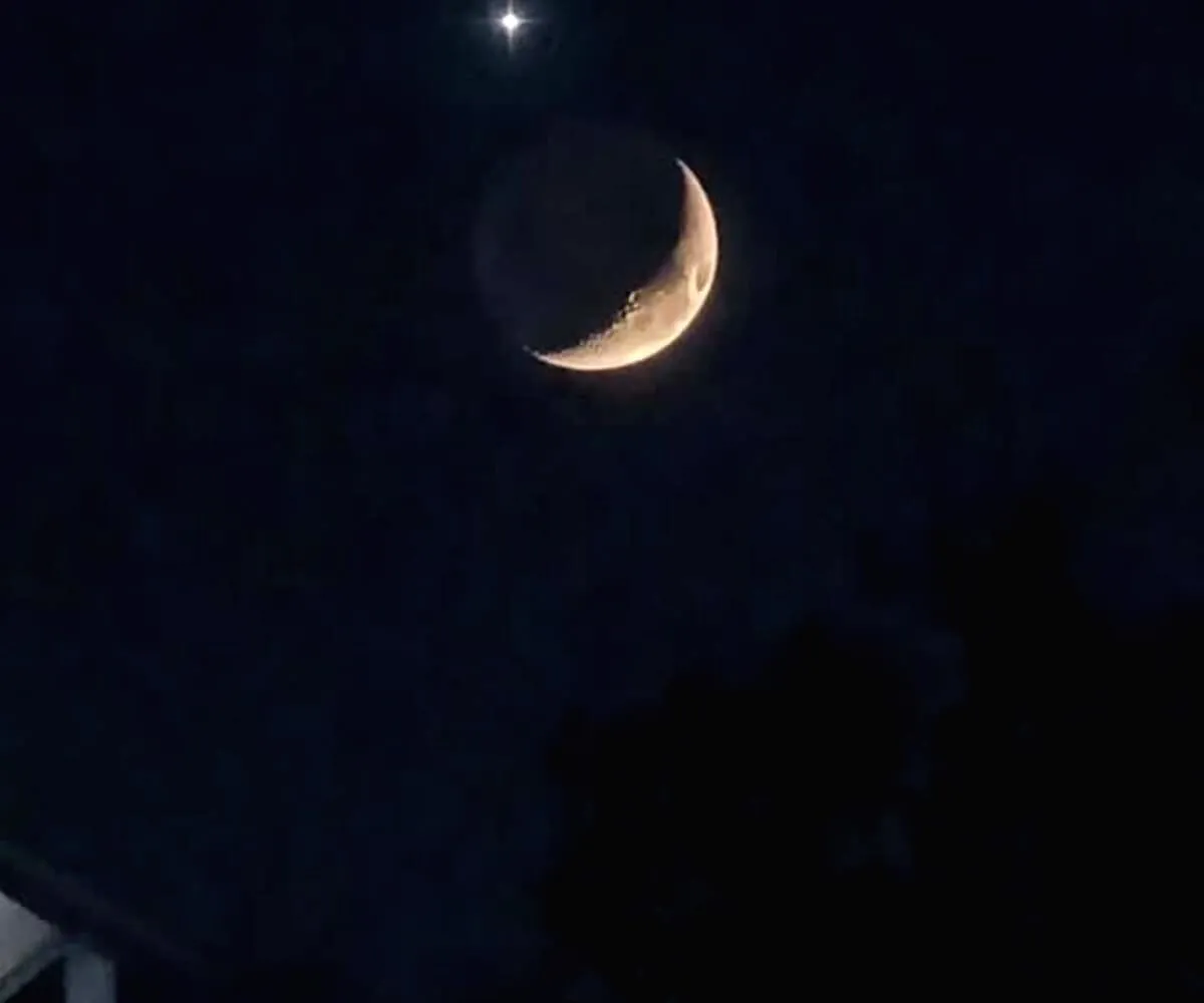 Bulan Sabit dan Bintang Kejora Muncul Berdampingan, Benarkah Pertanda Bencana? Bulan Sabit dan Venus Berdampingan di Langit Indonesia, BRIN Tegaskan Tak Ada Kaitannya dengan Bencana