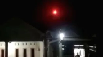 Langit Manisrenggo Klaten Disorot Cahaya Merah, Warga Heboh hingga Rekam Video Cahaya Merah Mirip Bola Api Muncul di Langit Klaten, Warga Sempat Teriak “Maling”