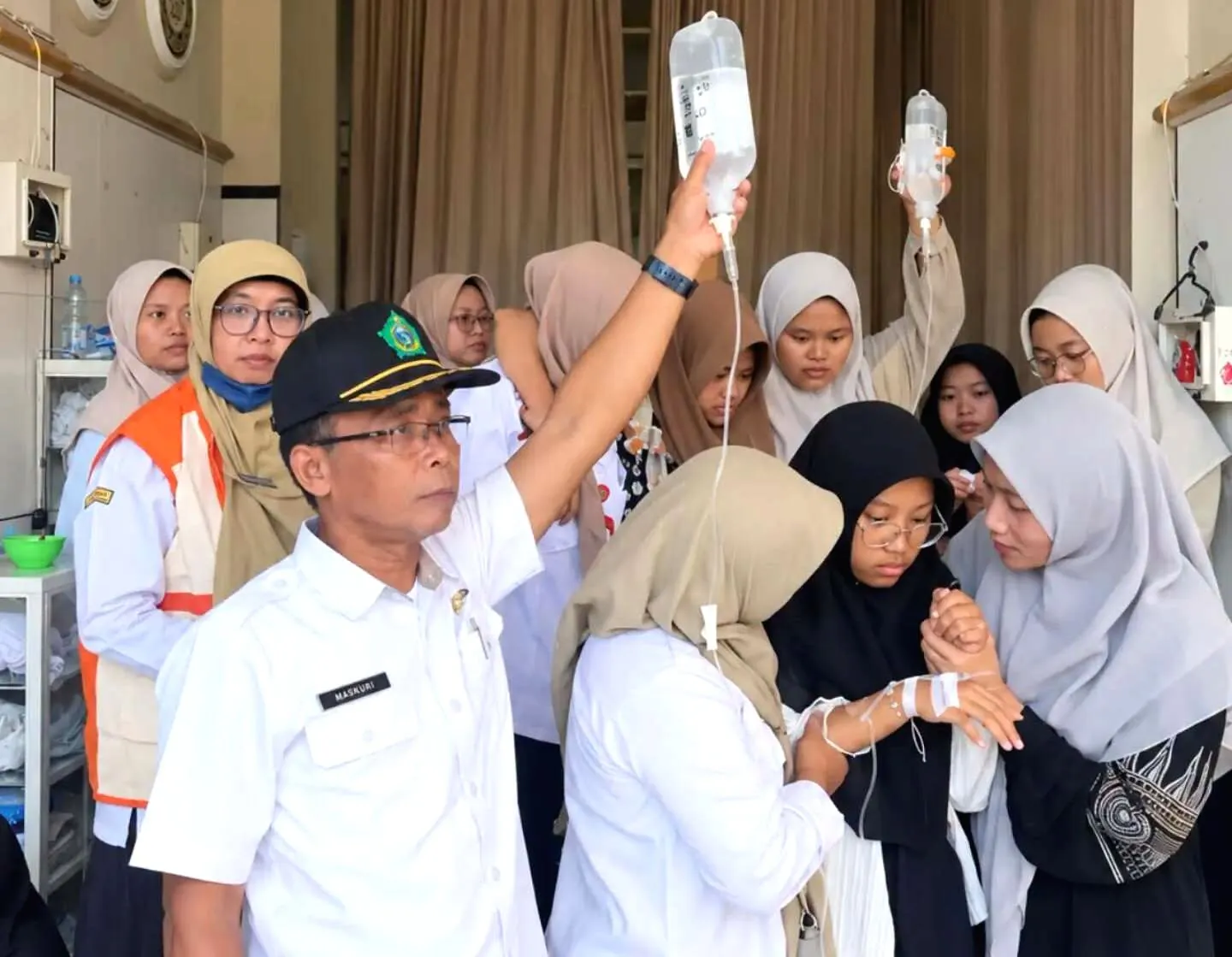 Tak Cukup Sanksi Administratif, Zulhas Minta Kasus Keracunan MBG Diproses Hukum Kasus MBG di Sidoarjo Memanas, Zulhas Minta Kepala SPPG Diperiksa Sampai Tuntas