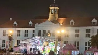 Konser di Kota Tua Dibubarkan, Pengunjung Sesak Napas Gegara Mencium Bau Gas Konser di Kota Tua Dibubarkan, Pengunjung Sesak Napas Gegara Serbuk Misterius