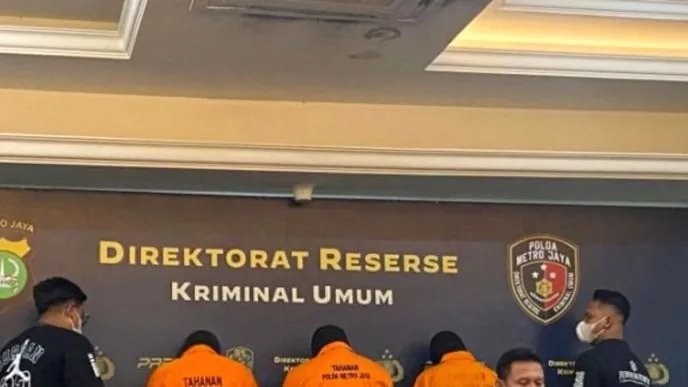 Polda Metro Tetapkan 3 Tersangka dalam Kasus Tewasnya Pedagang Cermin Bambang Setiawan Polisi Tangkap 3 Tersangka Kasus Kematian Bambang Setiawan di Pejompongan
