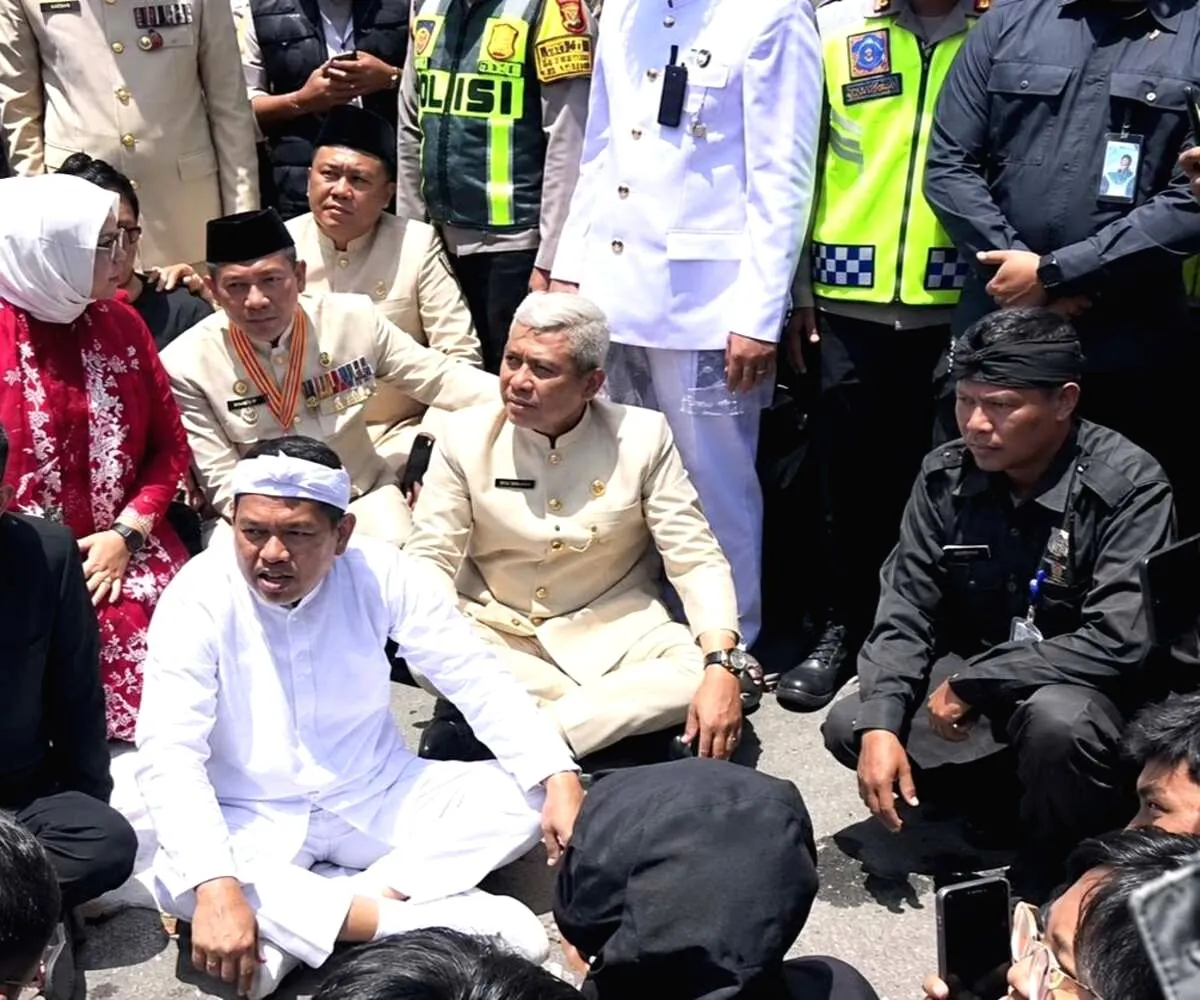 Dedi Mulyadi Didatangi Massa Demo Jalan Rusak Karawang, Mahasiswa Singgung Soal “Cari Panggung” Viral Mahasiswa Teriaki Dedi Mulyadi Saat Demo Karawang, Begini Klarifikasi Beryl Geovanni