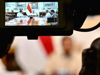 Viral Momen Mayor Teddy Geser Mic Prabowo, Ferry Koto Pertanyakan Perannya di Rapat Terbatas Viral Teddy Geser Mic Prabowo Saat Bahas Karhutla, Ferry Koto Soroti Posisi di Rapat Istana