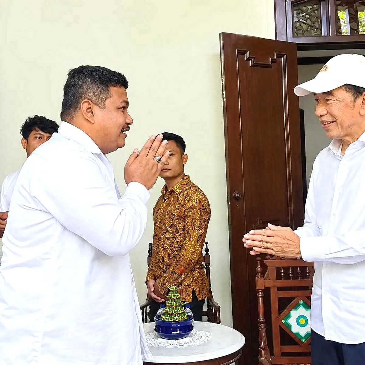 PDI Perjuangan Pecat Achmad Hidayat, Kader yang Sowan ke Rumah Jokowi Ahmad hidayat dipecat sowan jokowi