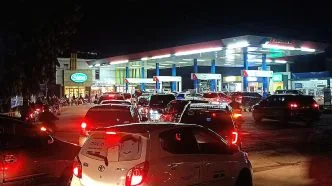 Antrean spbu malam hari