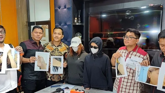 Betrand Peto Dilaporkan ke Polda Metro Jaya Atas Dugaan Kekerasan Seksual dan Fisik Anw nathaniel jumpa pers kelapa gading