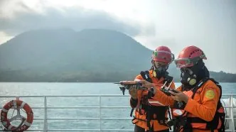 Basarnas Kerahkan Sepuluh Kapal dan Drone Cari Rombongan Jurnalis yang Hilang di Sekitar Gunung Anak Krakatau Basarnas melakukan pencarian jurnalis yang hilang kontak dengan drone