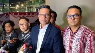 Febri diansyah kuasa hukum febrie adriansyah memberikan keterangan