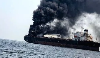 Iran Balas Serang Enam Kapal Terkait Amerika di Selat Hormuz Usai Tiga Tankernya Dibom AS Iran balas serang 3 kapal amerika