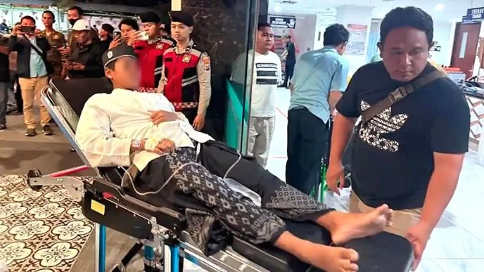 Korban keracunan mbg sidoarjo dibawa ke rumah sakit