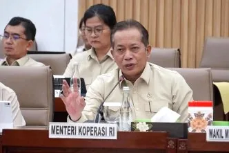 DPR Pertanyakan Tambahan Anggaran Pelatihan Koperasi Desa 1,9 Triliun: “Yang Kemarin Saja Masih Nganggur” Menkop minta tambahan 1.9 triliun untuk pelatihan kopdes lagi